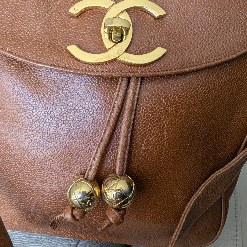 Chanel Vintage drawstring CC backpack in brown caviar leather with gold-tone - Picture 7 of 12